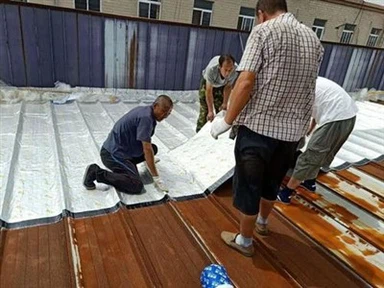 Membrana impermeable bituminosa autoadhesiva de aplicación húmeda